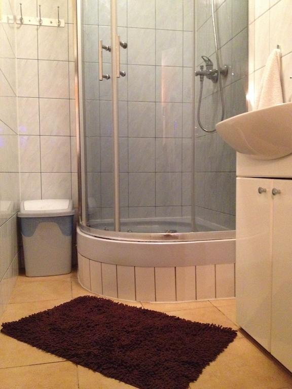 Pokoje Na Chmielnej 2 Warsawa Bagian luar foto